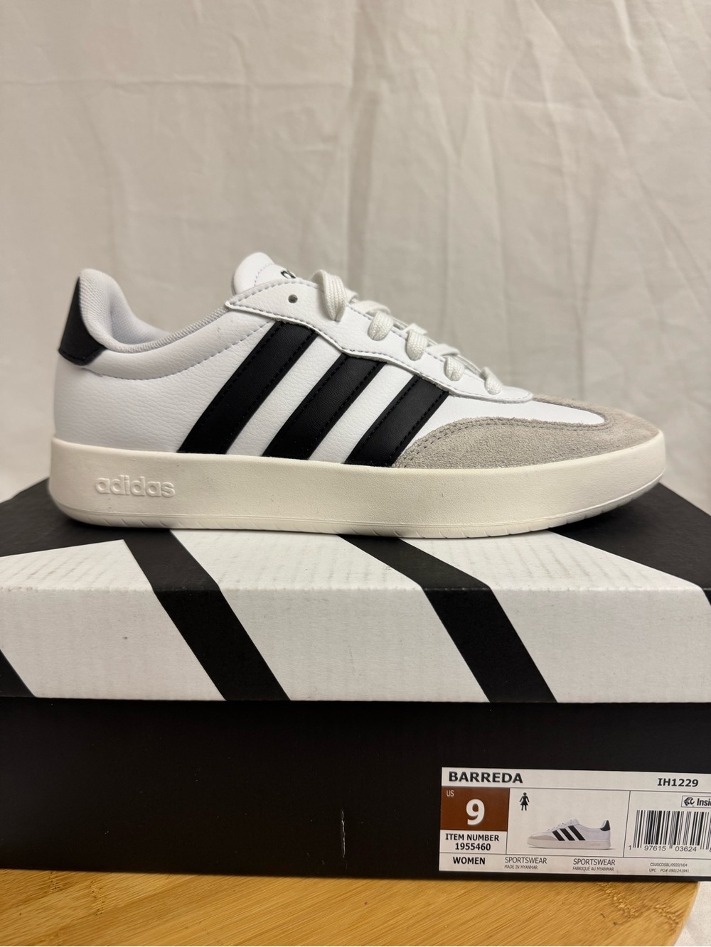 Adidas Barreda Women’s Shoes Size 9 White Black Grey IH1229 New in Box